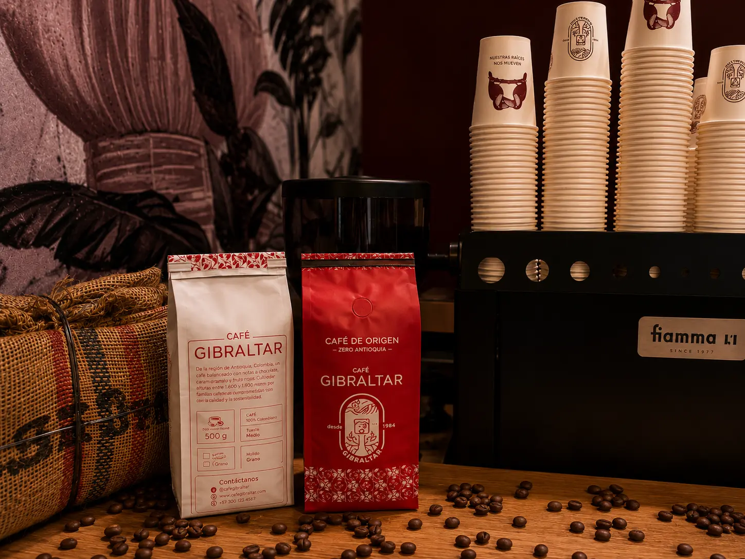 Tostador — café verde, luz suave de ventana